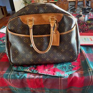 Louis Vuitton Deauville in Monogram - Pre-owned100% authentic in Good Condition!